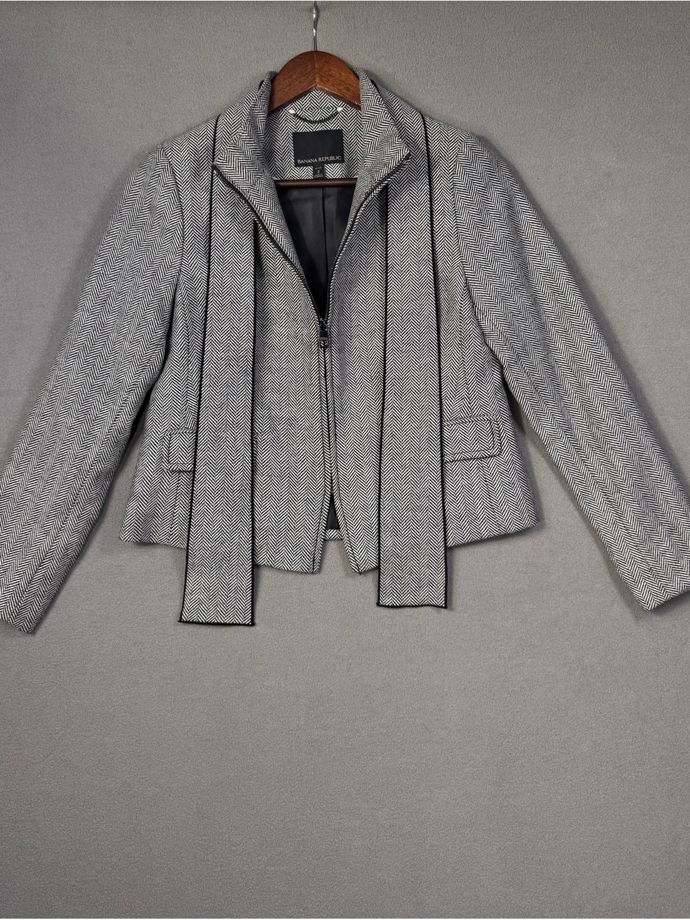 Banana Republic Neck Tie Herringbone Wool Blend Jacket, Gray, Size 2 - Picture 6 of 16